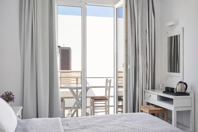 غرفة سوبيريور بإطلالة جزئية على البحر، Polos Hotel Paros 7/10