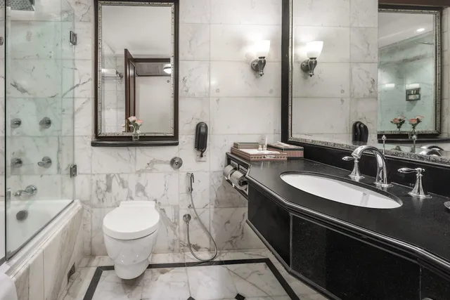 غرفة كلاسيكية بسريرين منفصلين بإطلالة على المسبح مع دخول صالة النادي، Eros Hotel New Delhi, Nehru Place 4/4