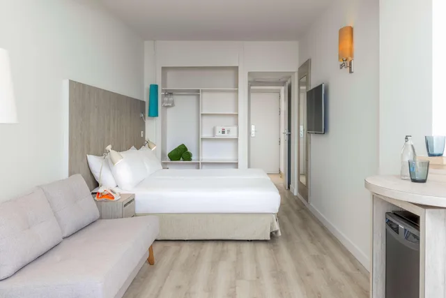 Superior, Double Bed, Sea View, Melia Ibiza 1/3
