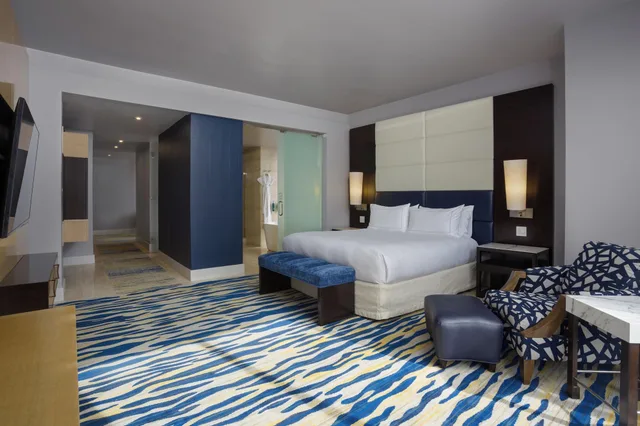 غرفة جونيور بإطلالة على البحر، Hilton Panama 2/4