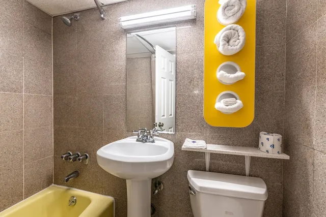 غرفة قياسية بسرير كوين للمدخنين، Motel6 Elmsford, NY - White Plains 8/10