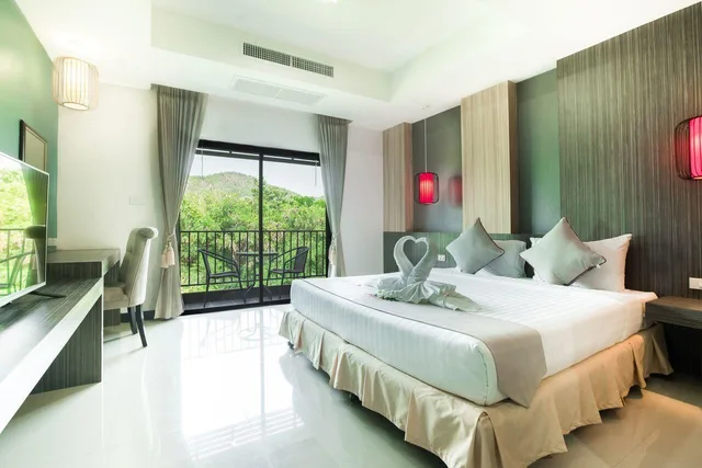 جناح جونيور، Prelude Hotel 1/1