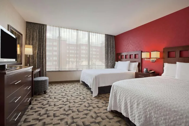جناح بسرير كوين لذوي الإعاقة، Embassy Suites Buffalo 1/3