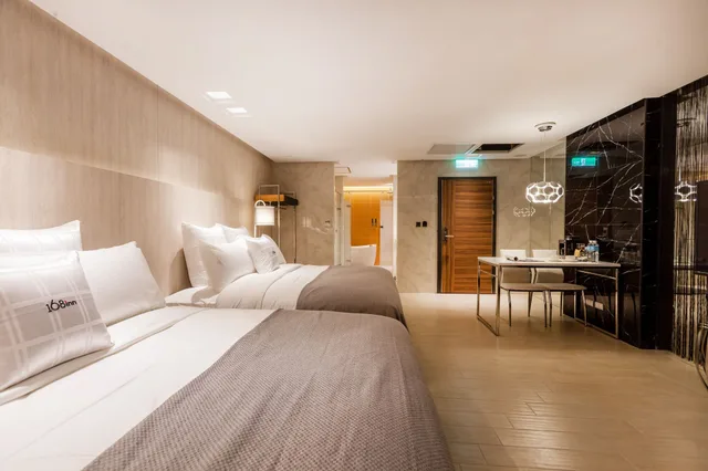 غرفة بزنس رباعية بسريرين مزدوجين، 6 Star Motel 1/6