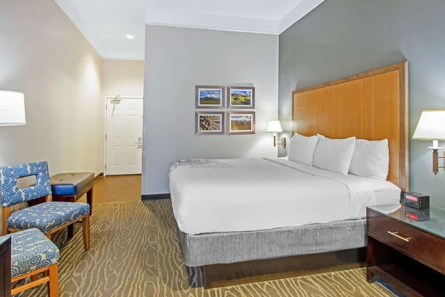 غرفة بسرير كينج، La Quinta Inn & Suites by Wyndham Ruidoso Downs 6/10