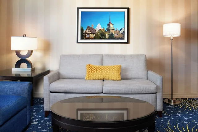1 Bedroom, Junior Suite, King Bed, Murphy Bed, Sofa، Disneyland Hotel 1/3