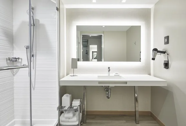 Room, King Bed, Ocean Front, Sofa, Balcony، AC Hotel by Marriott Fort Lauderdale Beach 5/5
