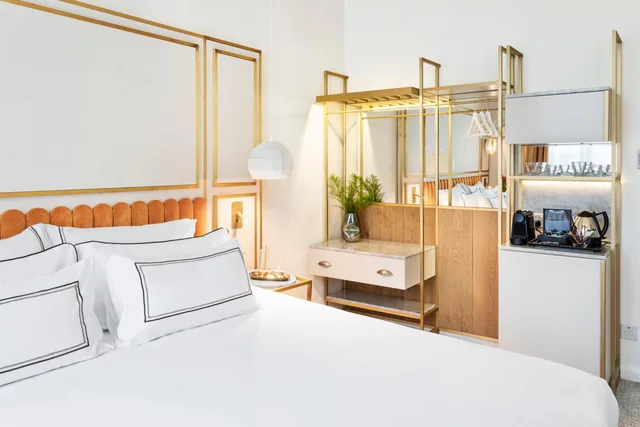 Junior Suite, Sofa, Melia London Kensington Member of Melia Collection 6/10