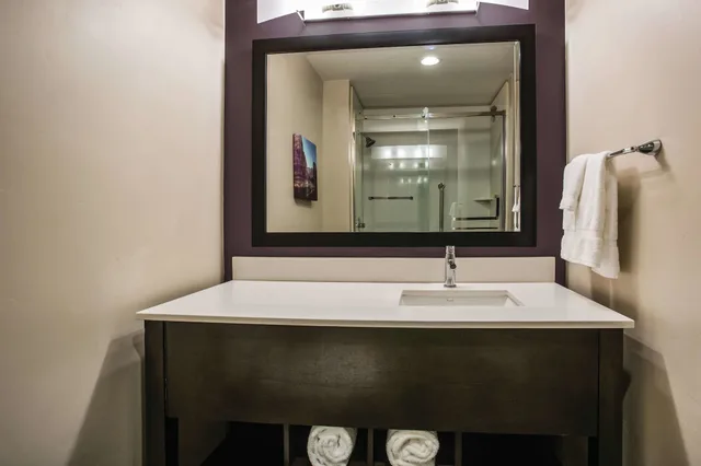 جناح بسرير كينج بإطلالة على الجبل، La Quinta Inn & Suites By Wyndham La Verkin-Gateway To Zion 9/9
