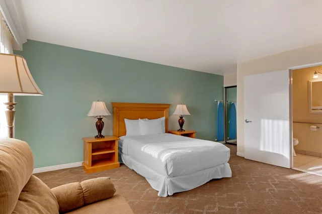 غرفة قياسية بسرير كوين لذوي الإعاقة، Best Western Plus Santa Barbara 1/5