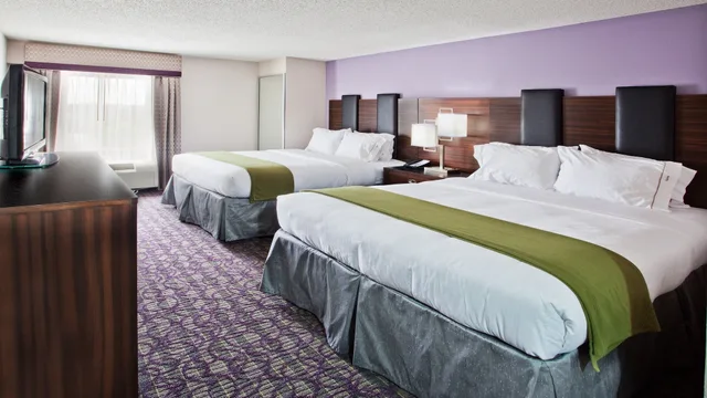 Standard, 2 Queen Beds, Holiday Inn Express Atlanta West Theme Park Area 3/7