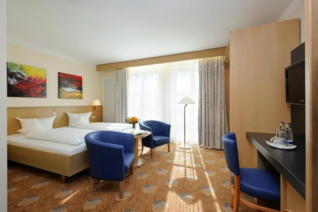 غرفة بسرير مزدوج بشرفة، JOHANNESBAD HOTEL FUSSINGER HOF 2/5
