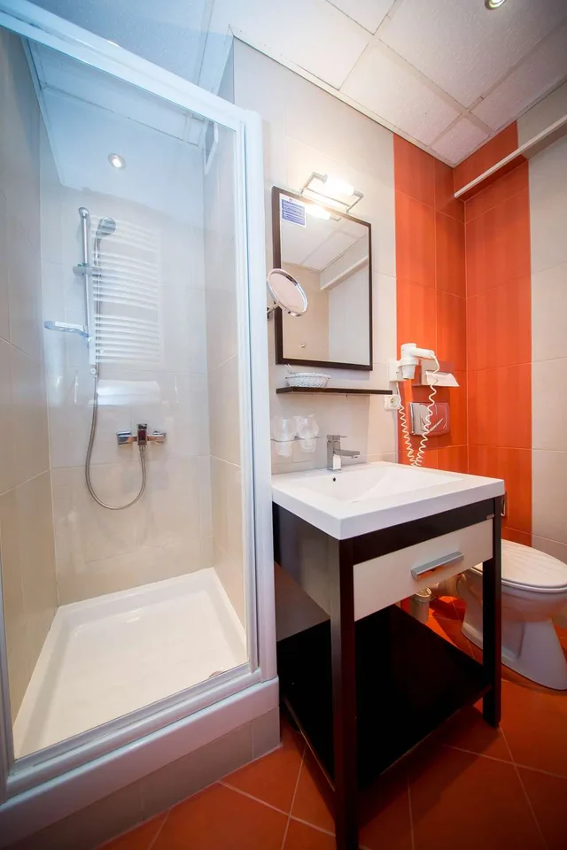غرفة قياسية بسريرين منفصلين، Best Western Central Hotel 2/3