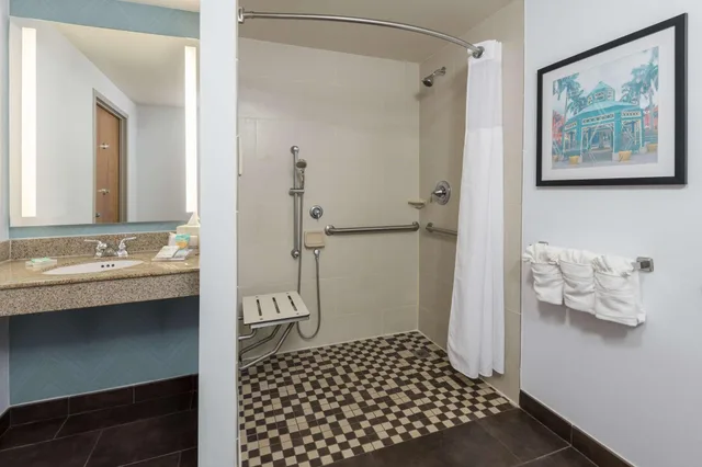 غرفة بسرير كوين لذوي الإعاقة، HILTON GARDEN INN BOCA RATON 1/1