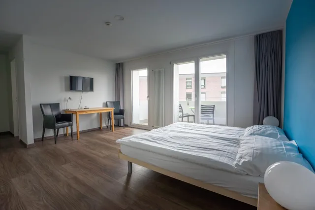 جناح بسريرين منفصلين وأسرّة بطابقين بغرفتي نوم بحمام خاص في الملحق، Nyon Hostel 1/1