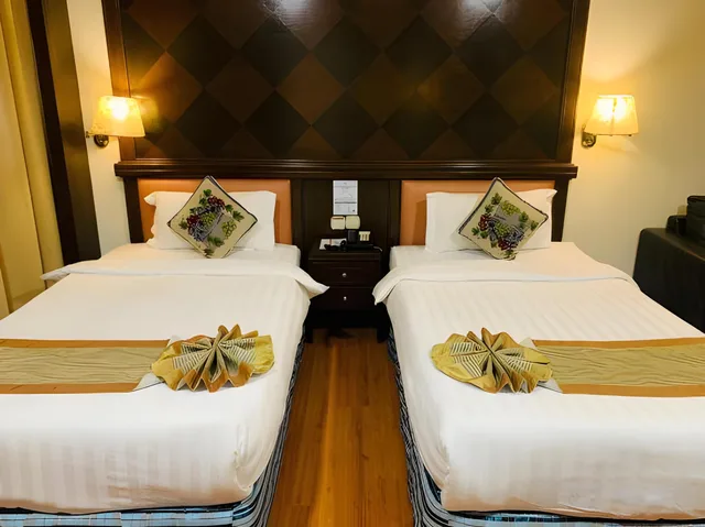 جناح جونيور، Hotel Emas Tawau 1/3