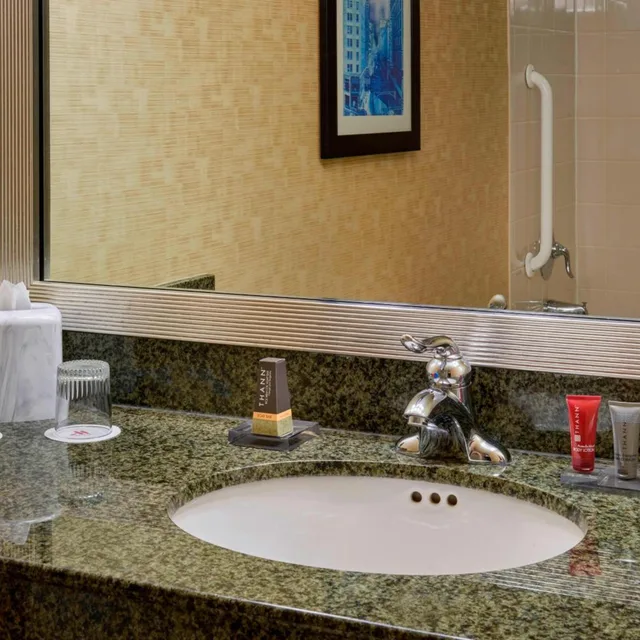 Concierge, 2 Double Beds، Marriott Milwaukee West 2/2