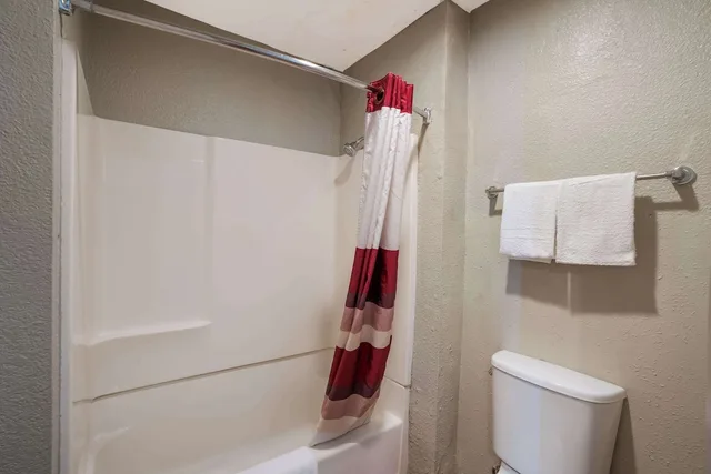غرفة ديلوكس بسريرين كوين، Econo Lodge Vallejo, CA 4/4