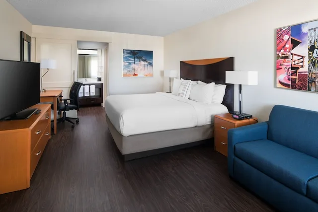 Room, King Bed, Sofa, Accessible, Fairfield Inn By Marriott Anaheim Resort 2/9