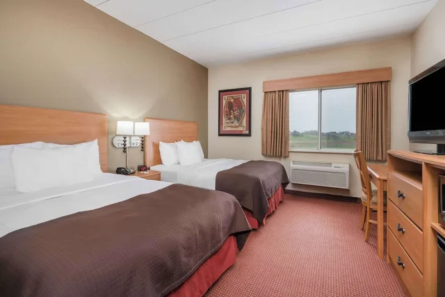 Room, 2 Queen Beds, Accessible, AmericInn by Wyndham Anamosa 1/4