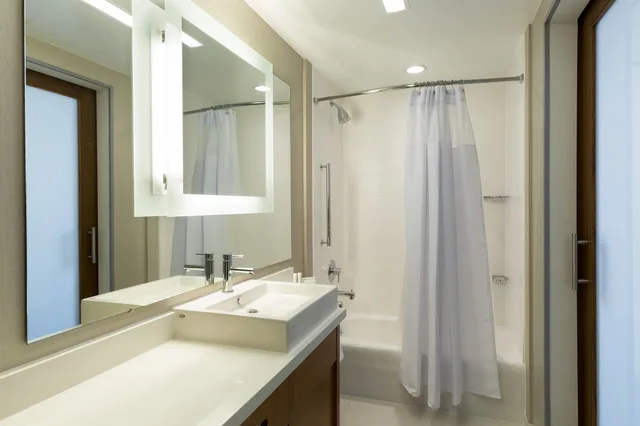استوديو بسريرين كوين بإطلالة على المرسى بشرفة مع أريكة، SpringHill Suites Orange Beach at The Wharf 6/9