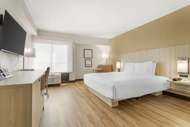 غرفة بسرير كينج لذوي الإعاقة، Best Western Plus Sugar Land-Stafford 1/4