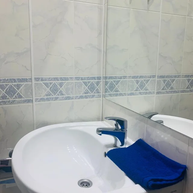 غرفة ثلاثية، Nb Hotel 10/10