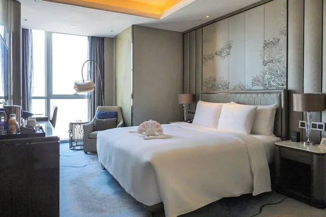 Superior, King Bed, City View, Pullman Yantai Center 4/10