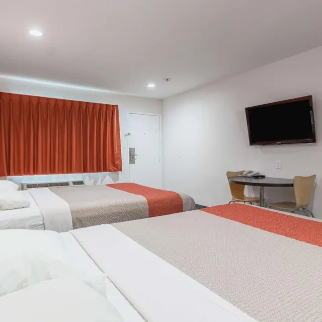 غرفة بسريرين كوين للمدخنين، Motel6 Barstow, CA - Route 66 2/7