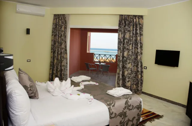 غرفة عائلية بسرير كينج وسرير فردي بإطلالة جزئية على البحر، Casa Mare Resort 9/10