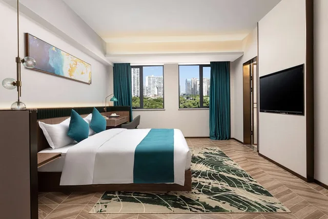 غرفة ديلوكس بسرير كينج بإطلالة على المدينة، Days Inn by Wyndham Hainan Sanya Bay 1/1