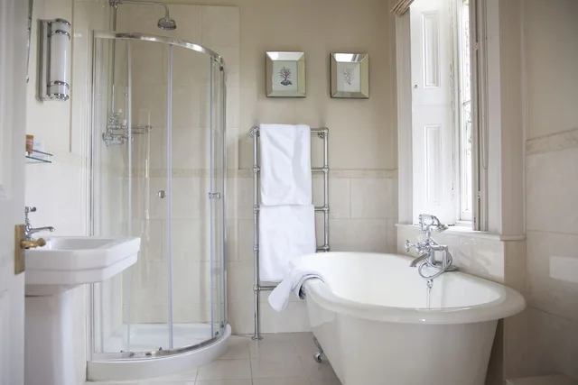 Four Poster, Double Bed، Shendish Manor Hotel & Golf Course 2/3