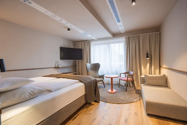Green, Forest, Double Bed، Neue Post Hotel 2/9