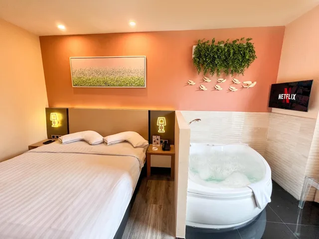 غرفة تنفيذية بسرير كينج بجاكوزي، Verse Luxe Hotel Wahid Hasyim 4/10