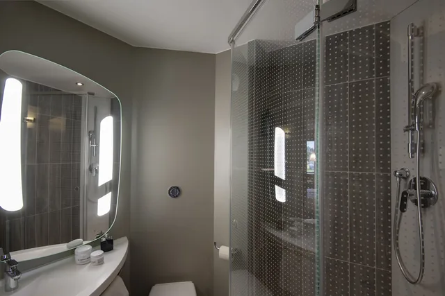 غرفة عائلية بسرير كوين مع أريكة، Ibis Pontorson Baie Du Mont-Saint-Michel 7/8