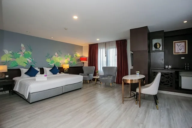 غرفة بزنس ركنية بسرير كينج، Empress Pattaya Hotel 7/10