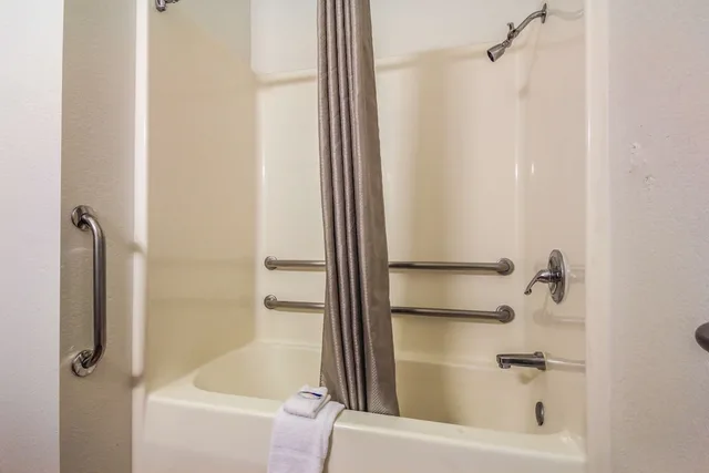 جناح ديلوكس بسريرين كوين، Motel6 New Braunfels, TX 8/9