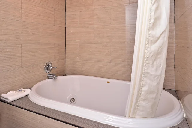 غرفة قياسية بسرير كينج للمدخنين، Americas Best Value Inn Suites Winona 7/7