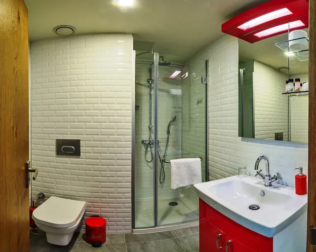 جناح ديلوكس بسرير كينج بشرفة مع أريكة، Hotel Taksim Nis (ex. Endless Hotel Taksim) 5/7