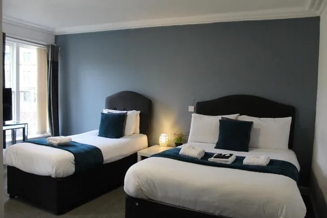 غرفة عائلية صغيرة بسرير مزدوج وسرير فردي، The Mitre Hotel 4/10