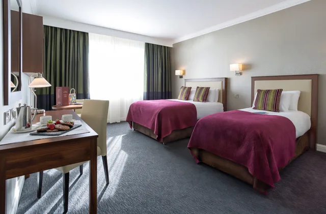 غرفة كلاسيكية ثلاثية بسرير مزدوج وسرير فردي، Rochestown Park 2/4