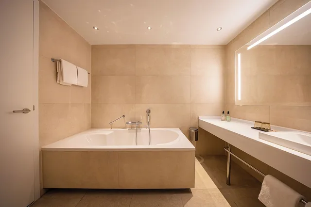 غرفة ديلوكس رباعية بسريرين كينج، Van der Valk Hotel A4 Schiphol 4/4