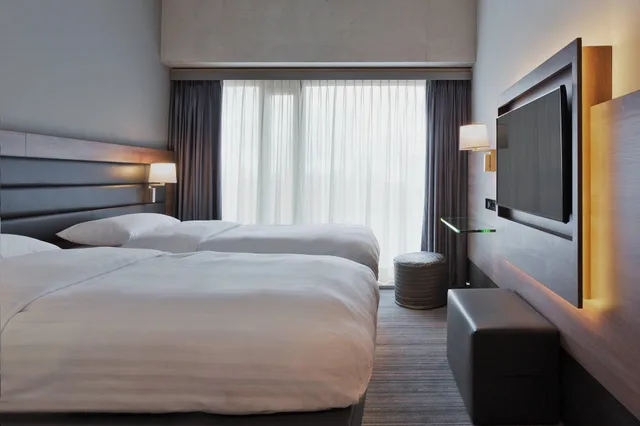 غرفة بسرير مزدوج بإطلالة على المرفأ، Moxy Amsterdam Houthavens 2/10
