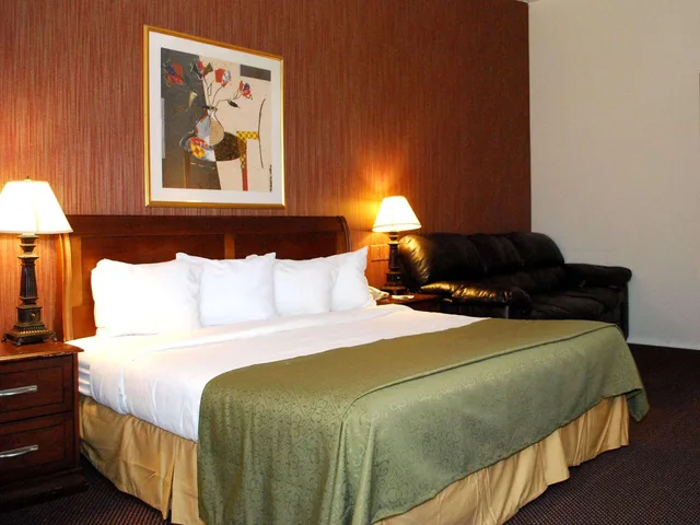 جناح استوديو بسرير كينج، Travelodge by Wyndham Watertown 1/1