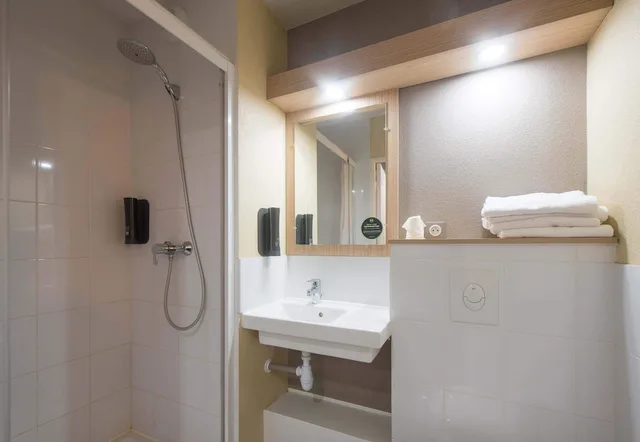 غرفة قياسية رباعية بأربعة أسرّة، B&B HOTEL Gap 3/4