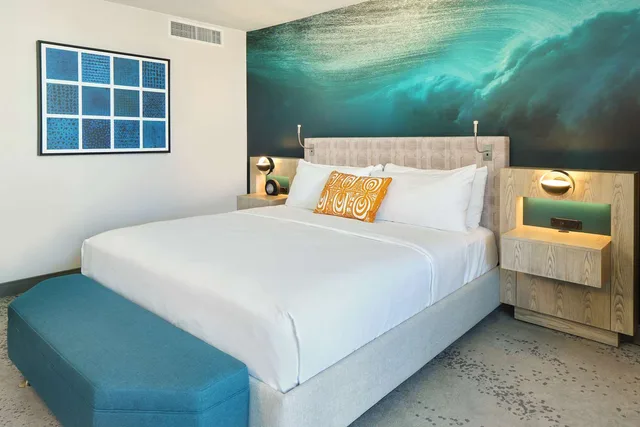 غرفة بسرير كينج بإطلالة جزئية على البحر، OUTRIGGER Waikiki Beachcomber 1/3