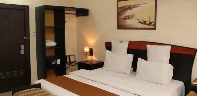 غرفة ديلوكس بسرير كوين، CLASS SUITES 1/1
