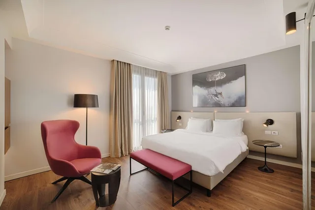 غرفة قياسية بسرير كينج، RADISSON BLU HOTEL MILAN 5/6