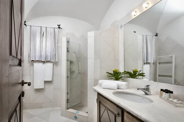 2 Bedrooms, Luxury, Apartment, 1 Single and 2 Queen Beds، Relais Villa Carola 9/10
