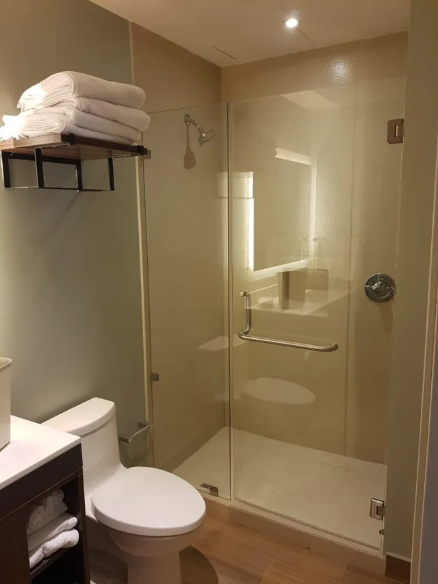غرفة، Staybridge Suites Guadalajara Novena 3/5